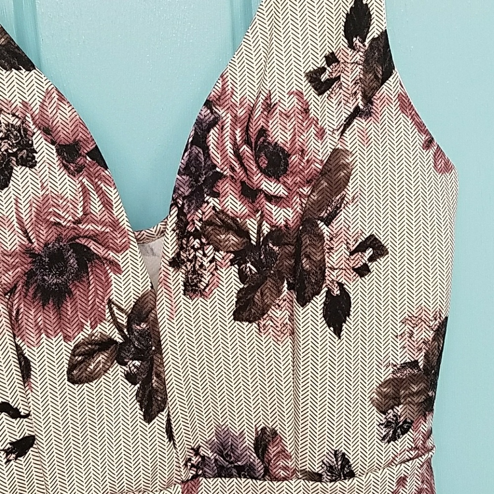 Floral Tan Herringbone Romper - Picture 4 of 6